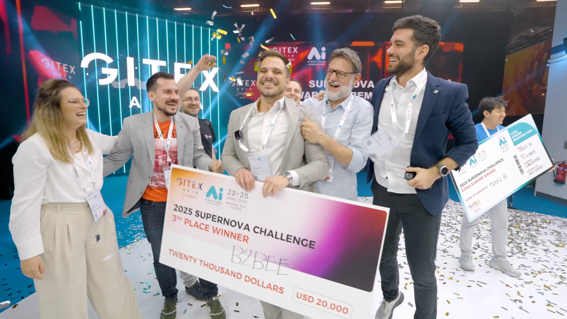 B2Bee in Singapur bei einem Startup-Wettbewerb nach dem Gewinn des 3. Platzes